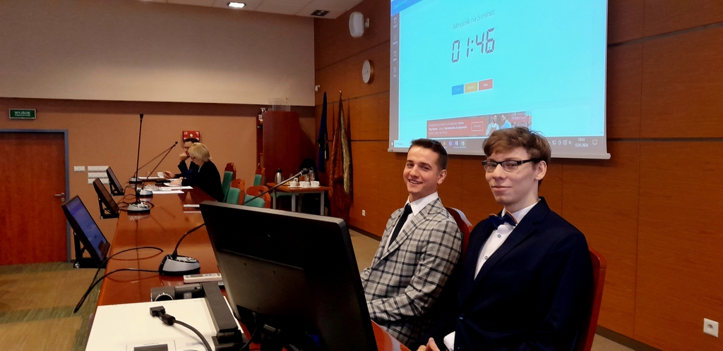 uczestnicy debaty