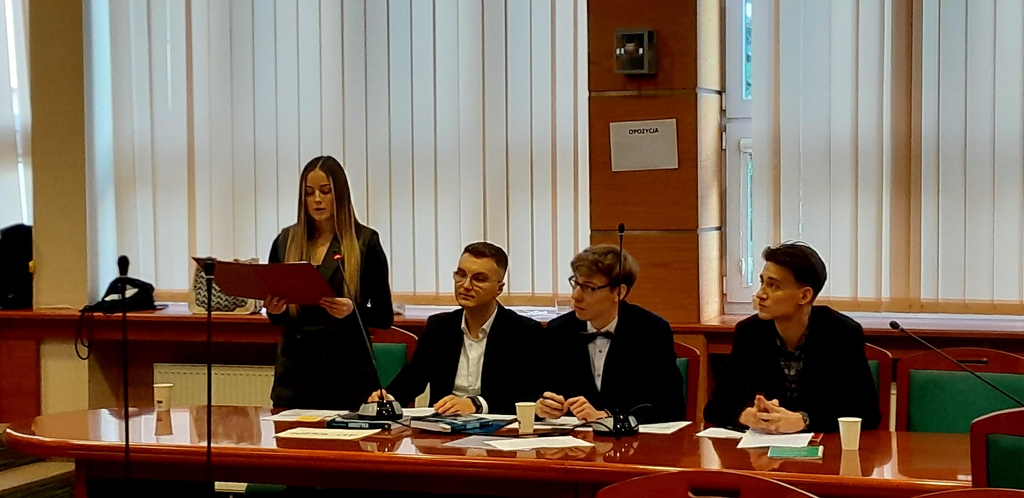 uczestnicy debaty