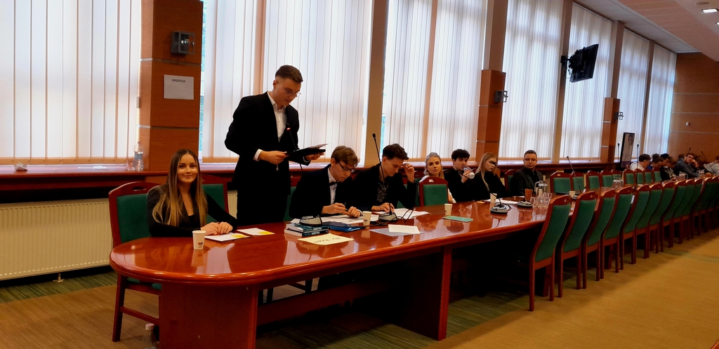 uczestnicy debaty