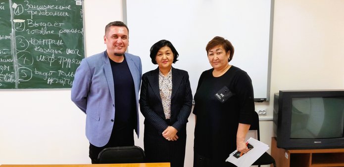 dr Doński-Lesiuk ze współpracowniczkami z Kazahstanu